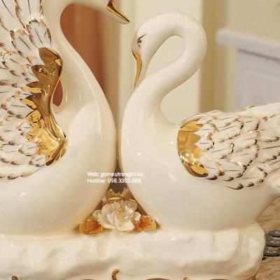 Tượng Gia Đình Thiên Nga Viền Vàng